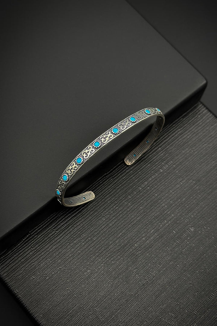 NVM FRNCH 925 Ayar Gümüş İtalyan Model Zirkon Taşlı Mavi Erkek Kelepçe Bileklik FRJ12011-3011-M - Maia