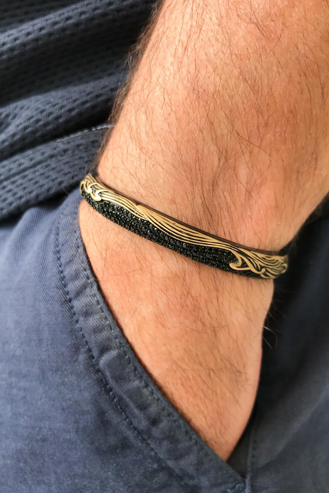 NVM FRNCH Shawl Pattern Black-Distressed Color Zircon Stone Handmade Men's Bracelet FRJ11231331-B3 - Hove