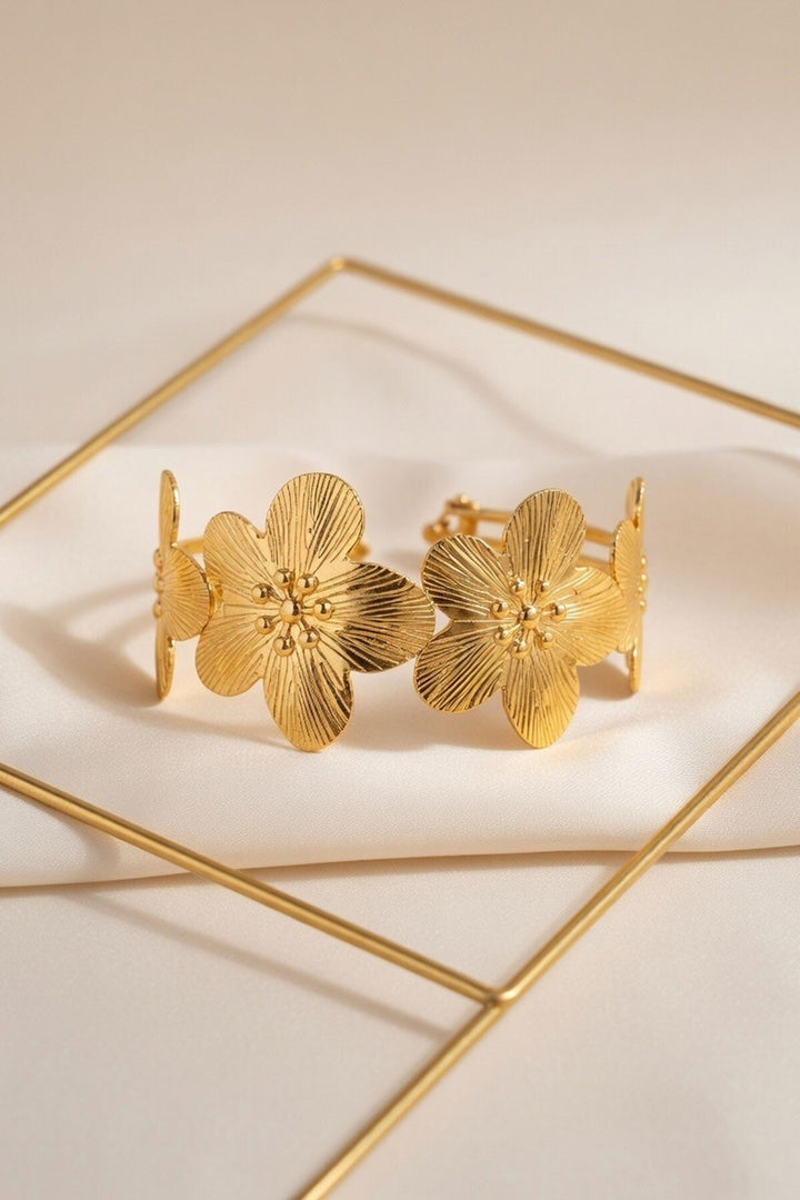 Gold Çiçek Desenli Vintage Esintili Manşet Bileklik - Albany