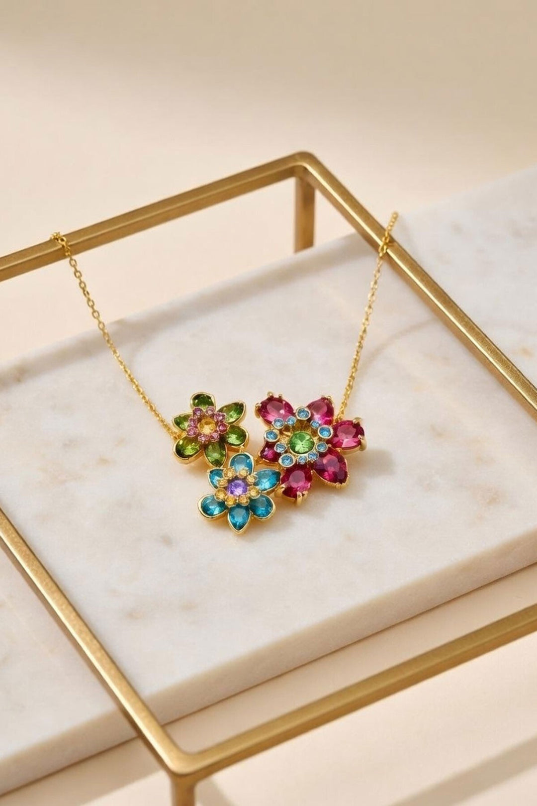Gold Çoklu Çiçek Figürlü Kristal Taşlı Sıralı Zincir Kolye - Savannah