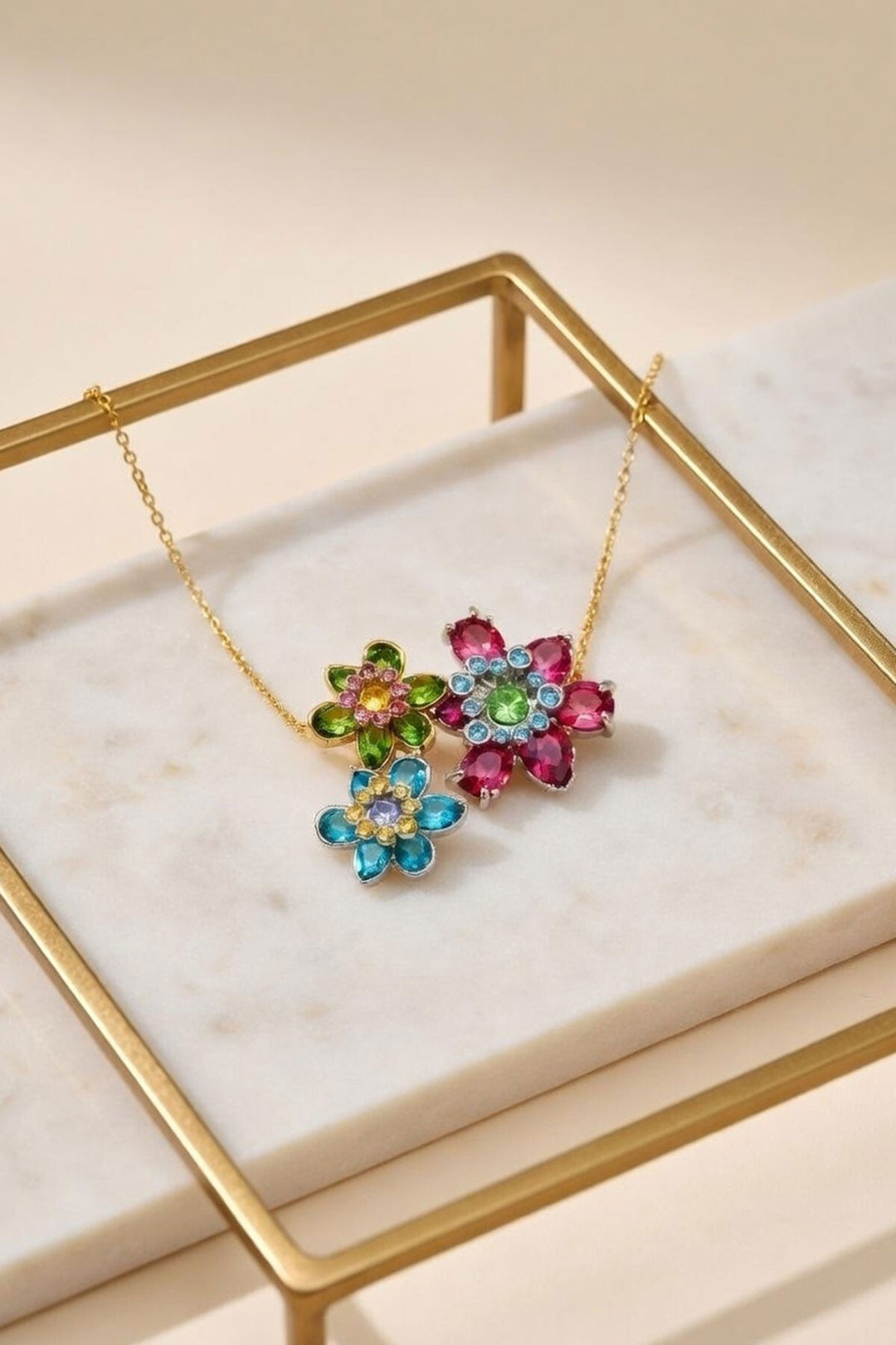 Gold Çoklu Çiçek Figürlü Kristal Taşlı Sıralı Zincir Kolye - Savannah
