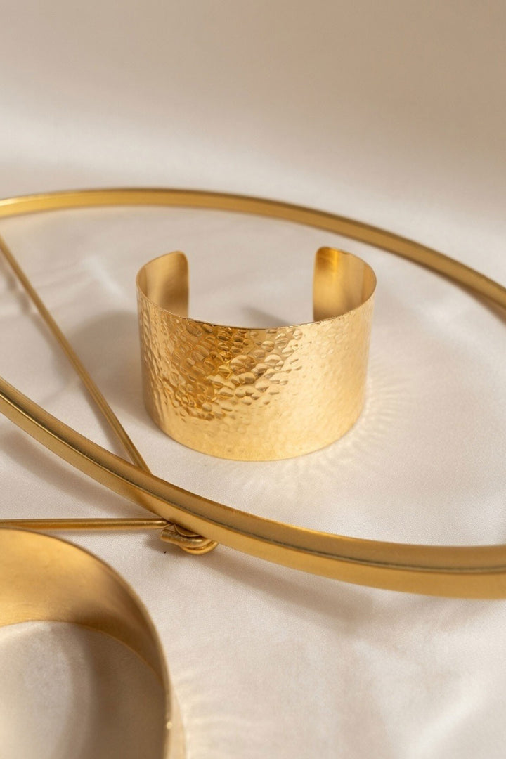 Gold Dövme Dokulu Kalın Bileklik - Austin