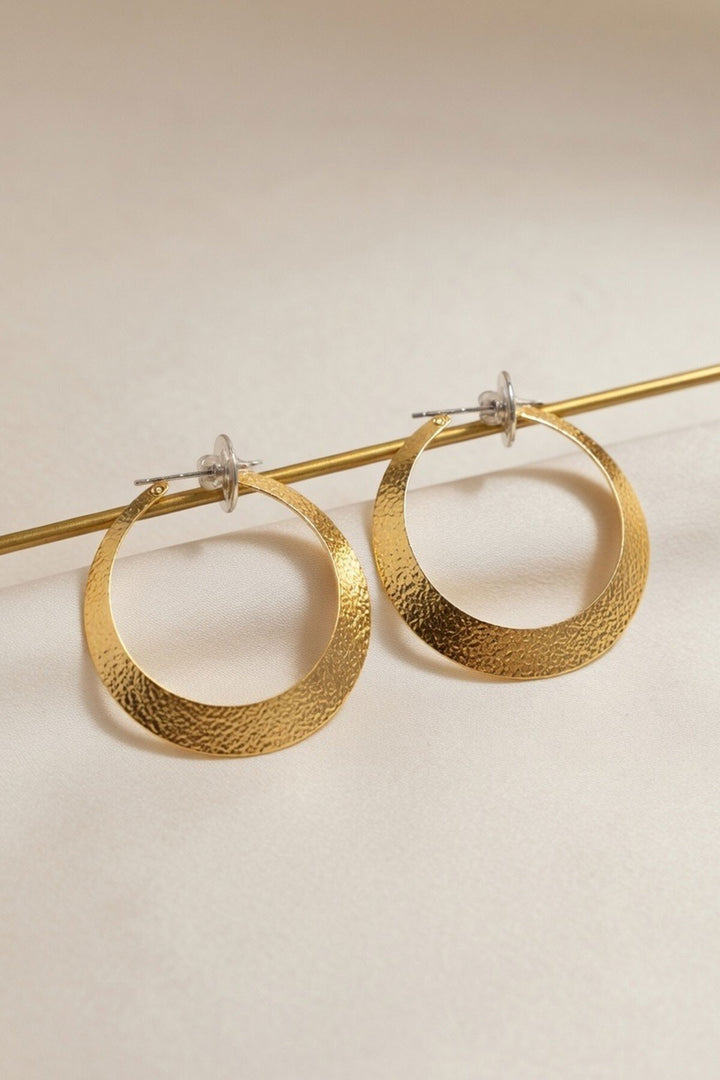 Gold Dövülmüş Dokuya Sahip Halka Küpe - Grimsby
