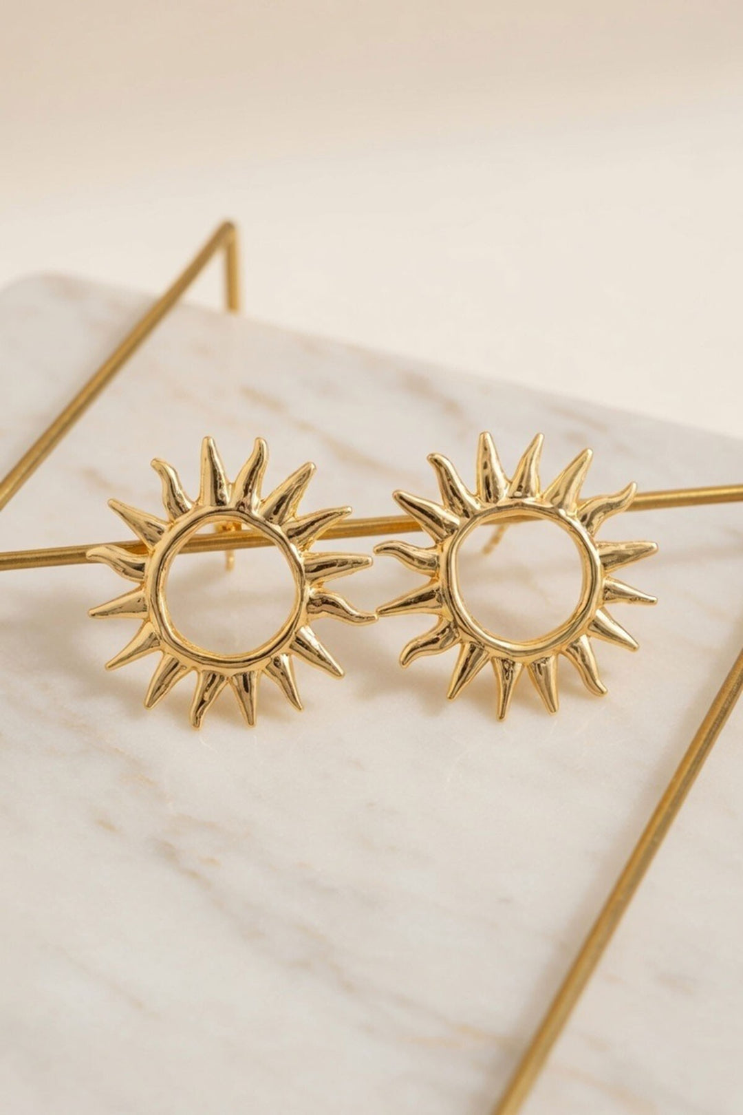 Gold Güneş Tasarımlı Oval Küpe - East Point