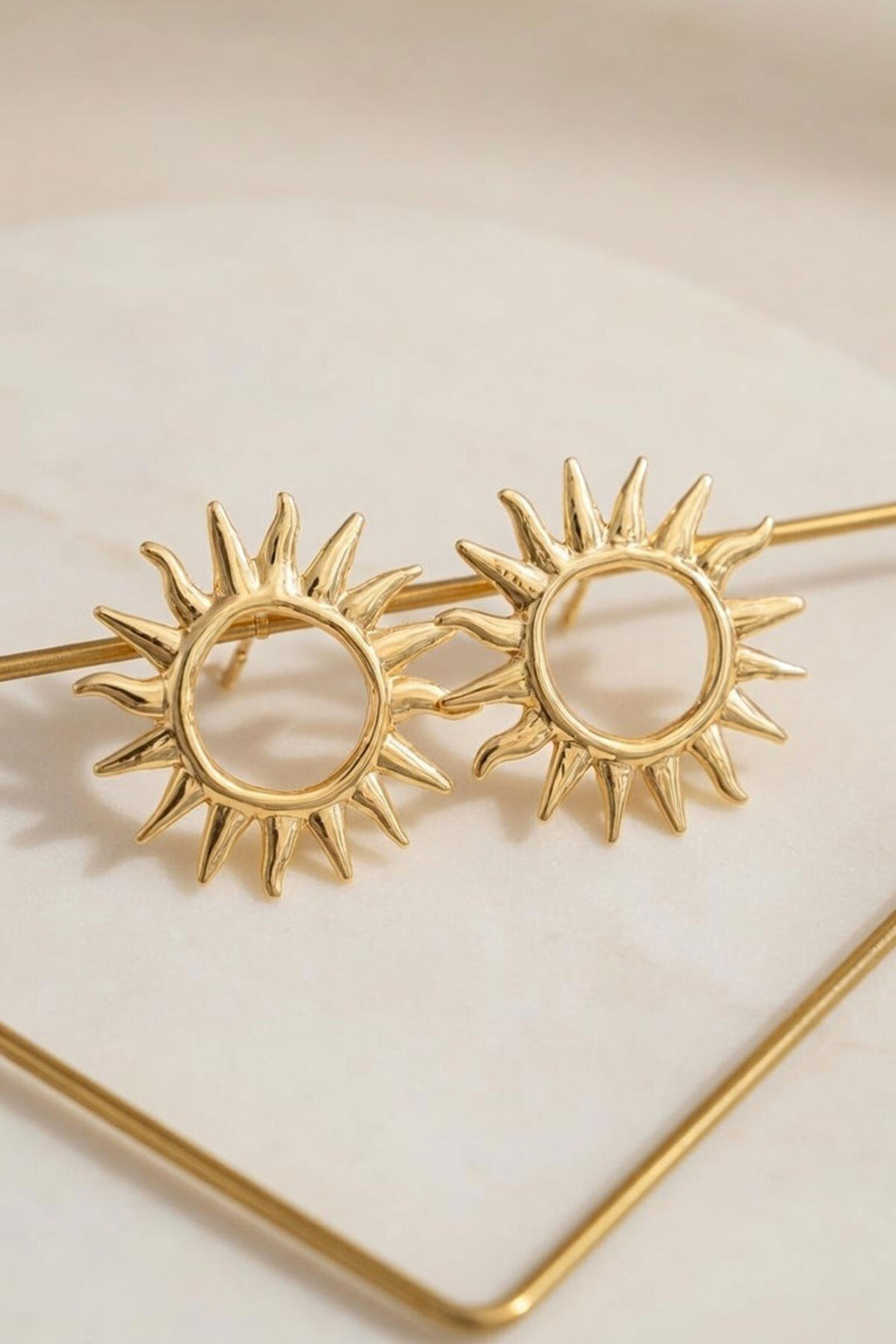 Gold Güneş Tasarımlı Oval Küpe - East Point