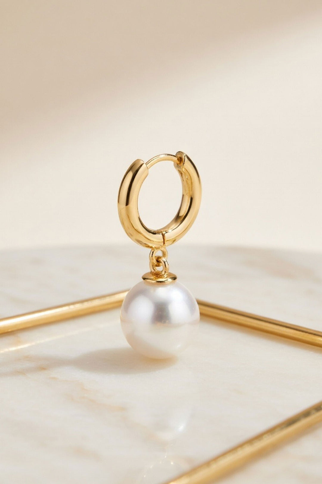 Gold İnci Top Sallantılı Mini Halka Küpe - Columbia