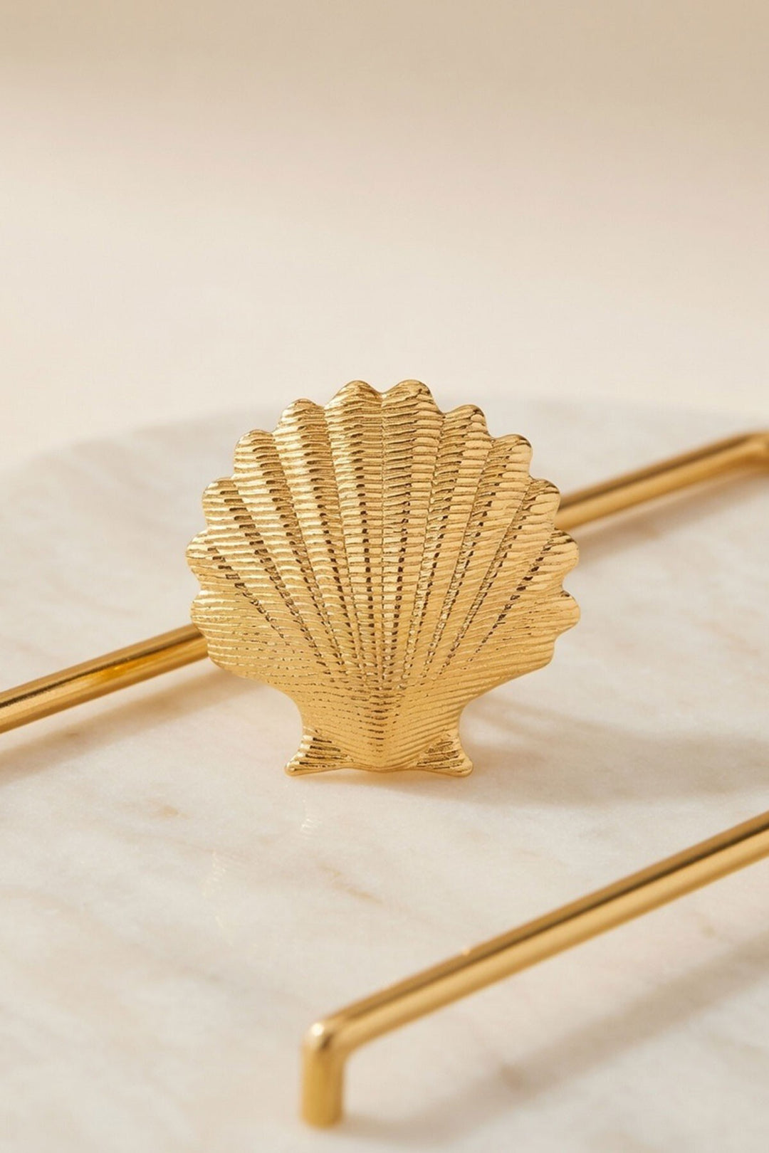 Gold İstiridye Kabuklu İğne Kapamalı Yaka Broşu - Kyiv
