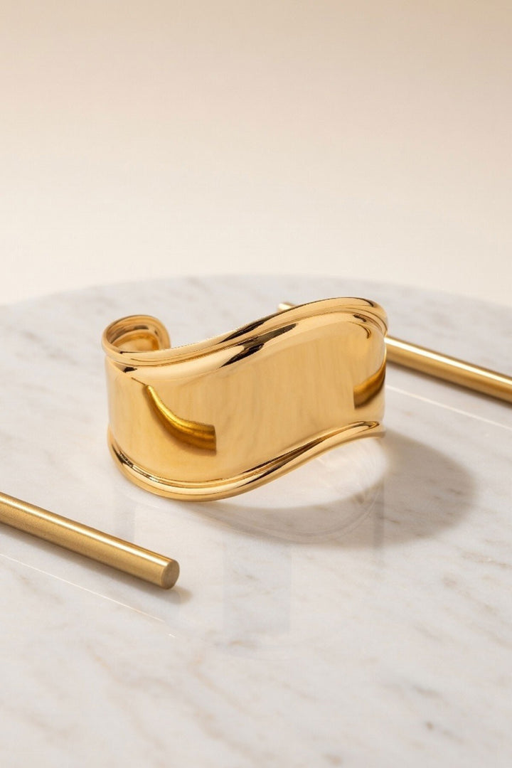 Gold Kıvrımlı Geniş Bileklik - Puerto del Rosario