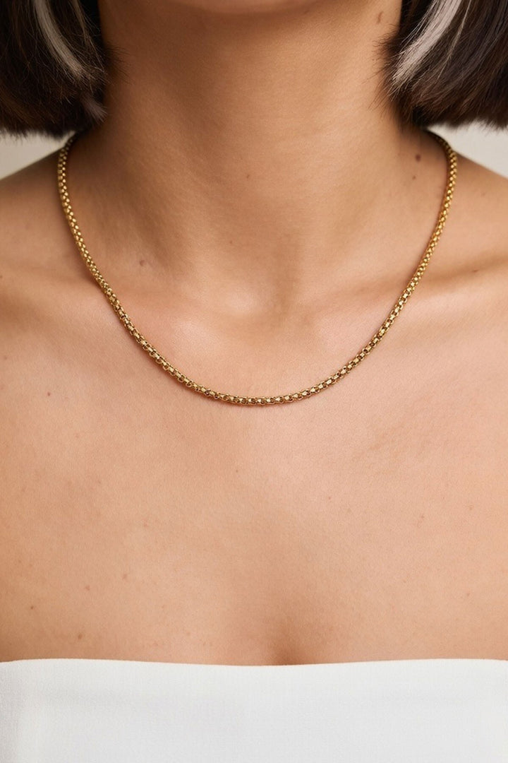 Gold Minimalist İnce Zincir Kolye - Badajoz