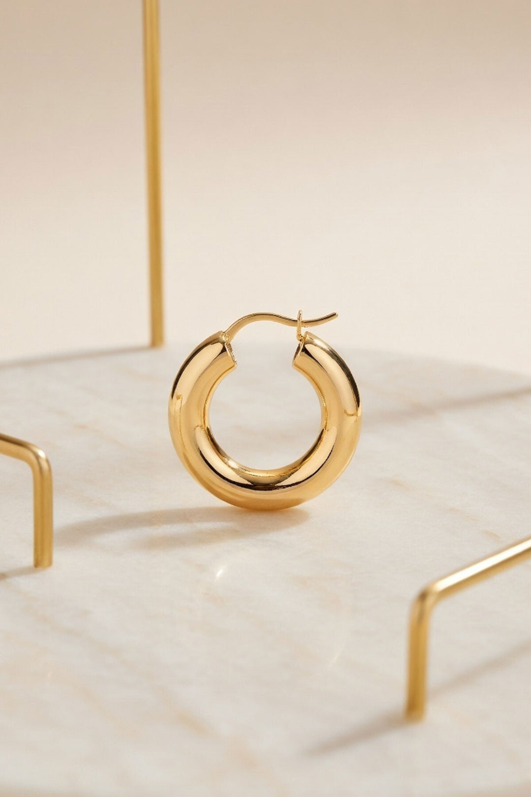 Gold Oval Kenarlı Mini Halka Küpe - Haarlem