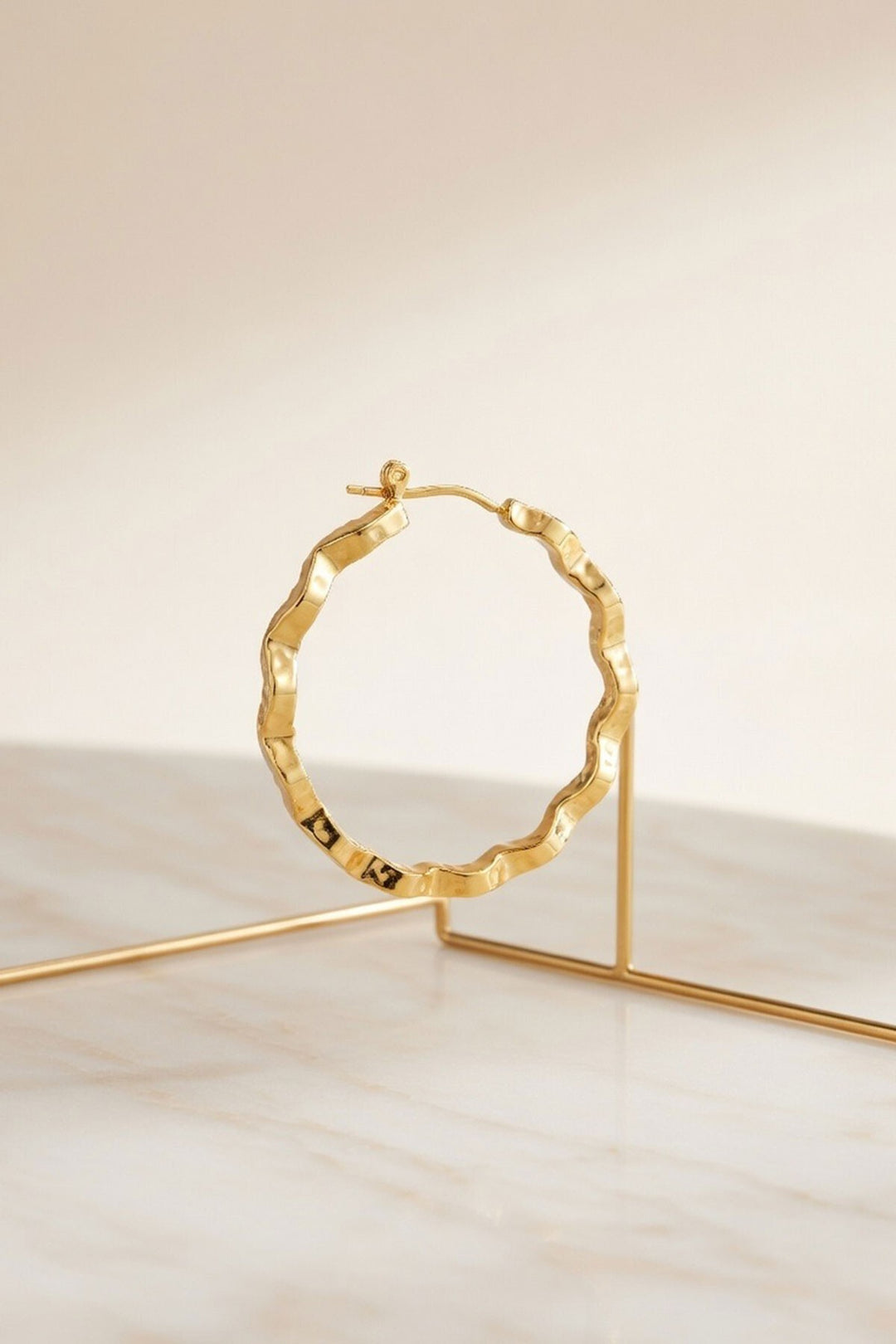 Gold Zigzag Kesim Detaylı Halka Küpe - Legnano