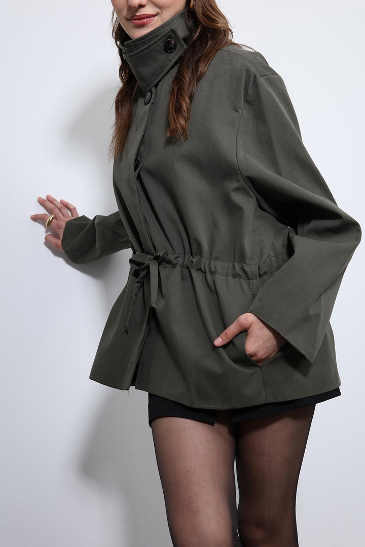 ANT Antioch Haki Ayarlanabilir Bele Sahip Kısa Trençkot - Grants Pass