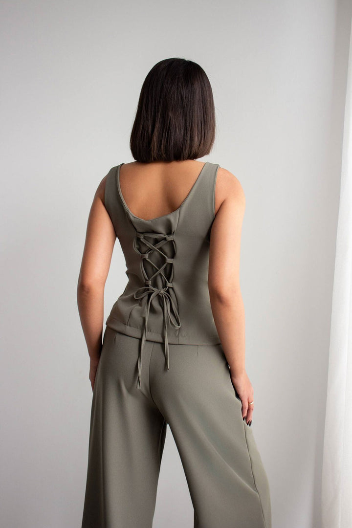 Haki Brit Detaylı Kare Yaka Crep Bluz Ve Pantolon Alt Üst Takım BCHN-2626844 - Rock Island
