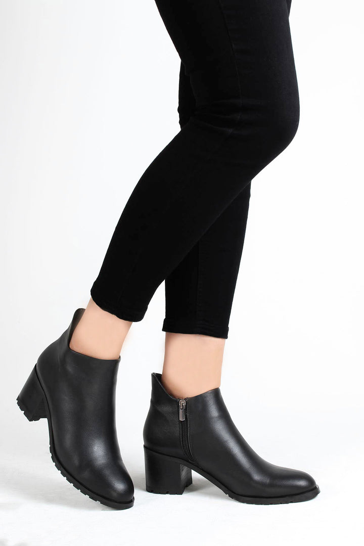 FST Genuine Leather Women's Short Heeled Boot 064SZA907 Black - Thun