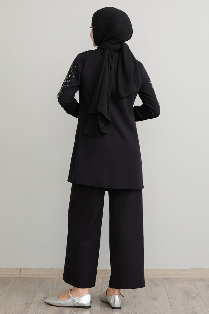 MDS Women Jacketed Pearl Detail Black Suit - Nürtingen