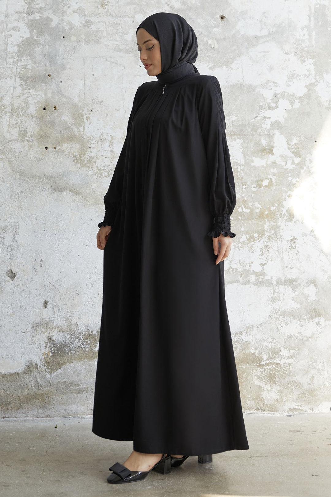 MDS Women Pleated Detail Ruched Abaya - Black - Liverpool