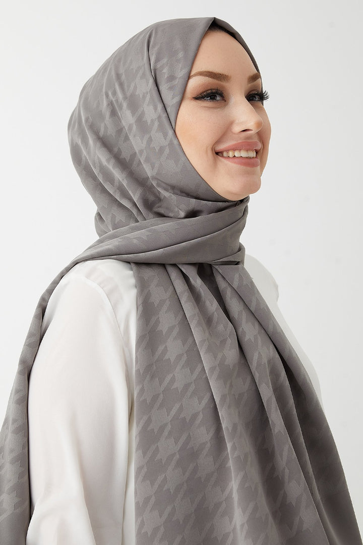 MDS Women Home Kazayağı Pattern Silky Jacquard Shawl - Dark Grey - Wood Buffalo