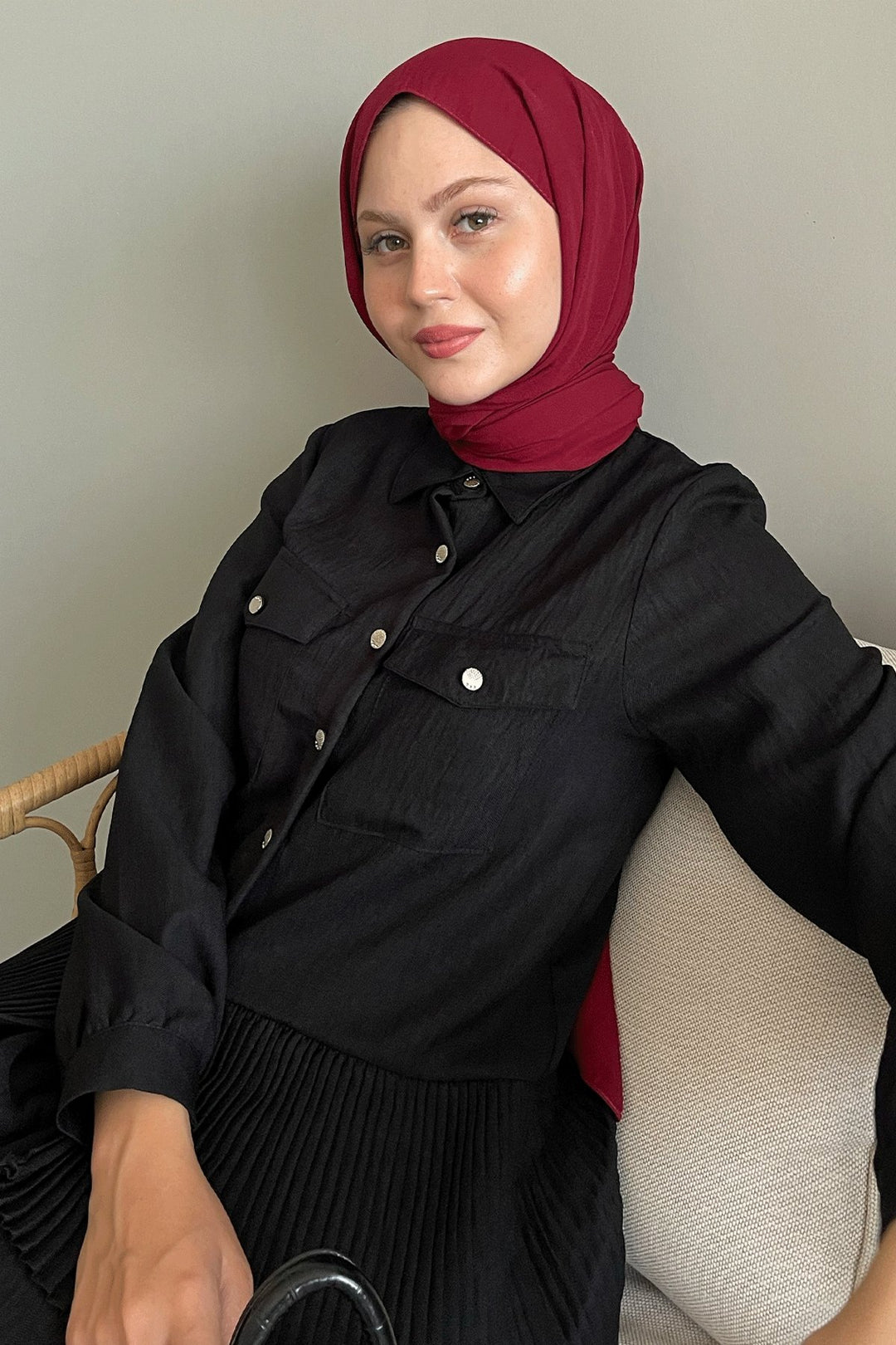 MDS Women Black Linen Suit with Pleated Skirt - Gladbeck