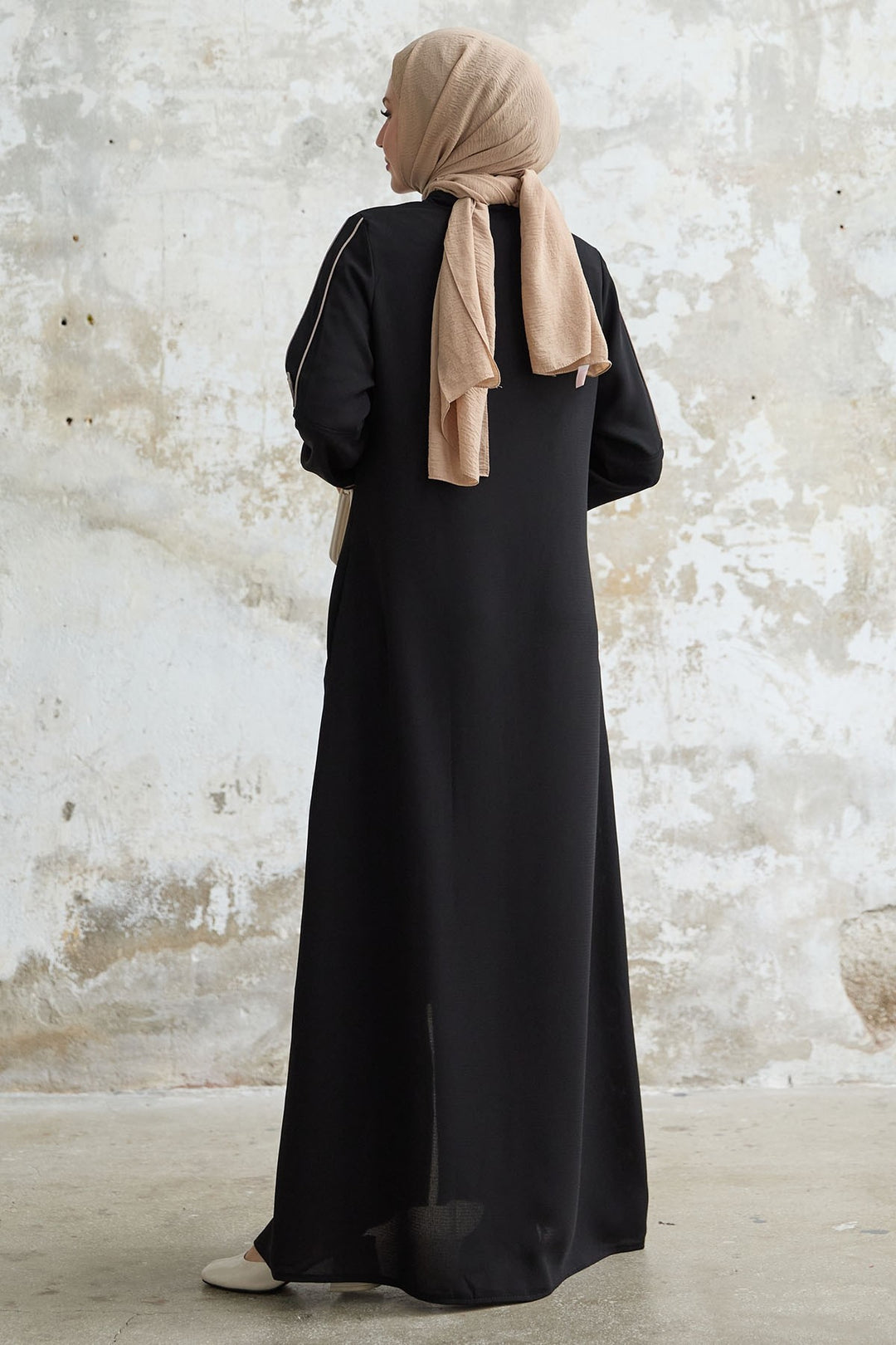 MDS Women Black Abaya with Half-Collar and Ribbed Sleeve - Flagstaff
