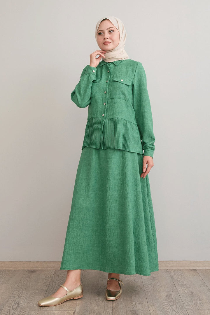 MDS Women Green Linen Suit with a Pleated Skirt - Salisbury