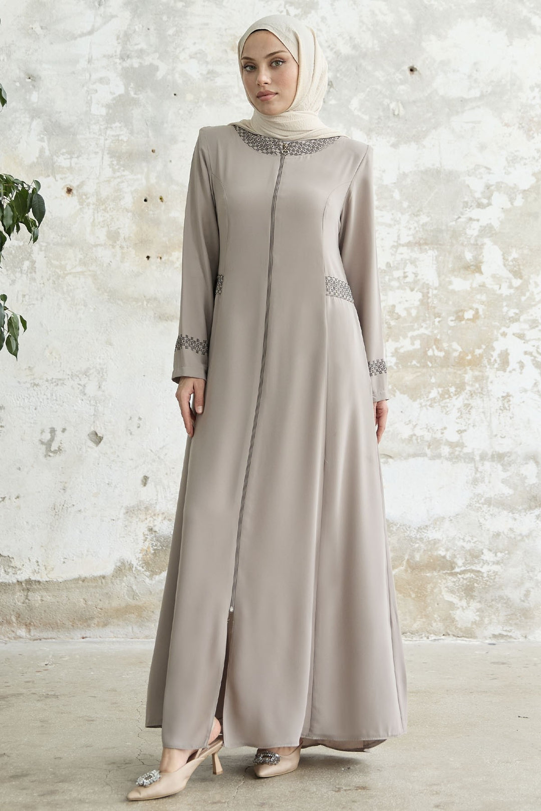 MDS Women Stone-embellished Abaya with Collar and Sleeves - Beige - Vélez-Málaga