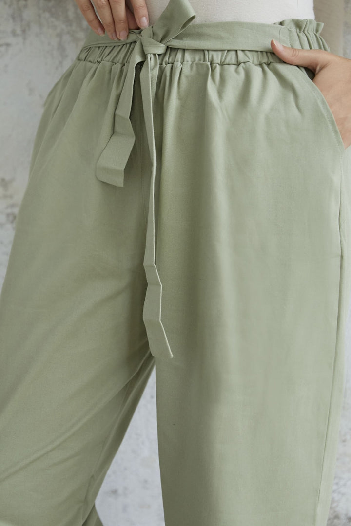 MDS Women Norisa Belted Gabardine Carrot Pants - Chartreuse Green - Lamía