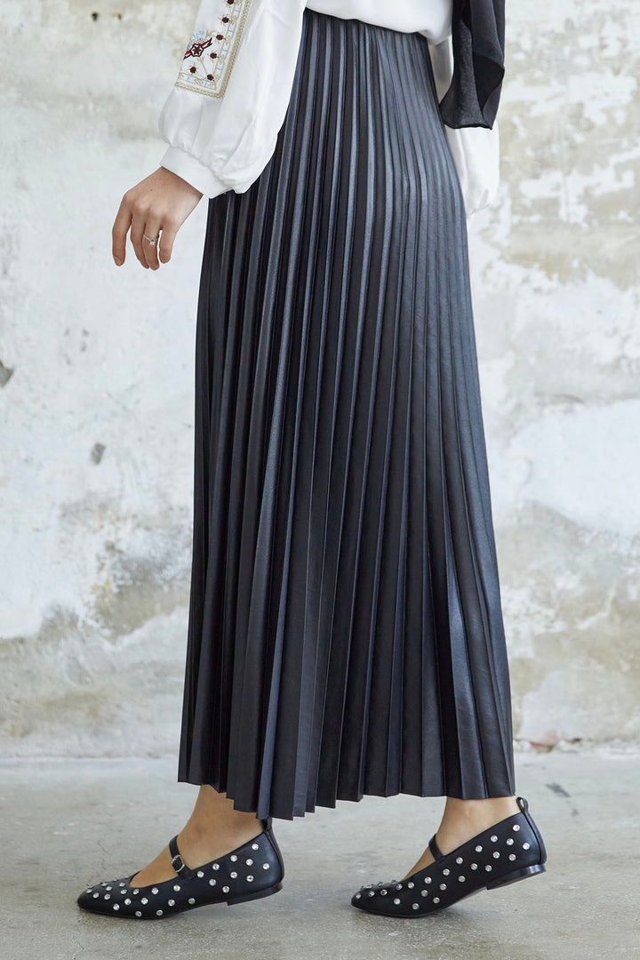 MDS Women Tight Pleated Skirt - Black - Cork