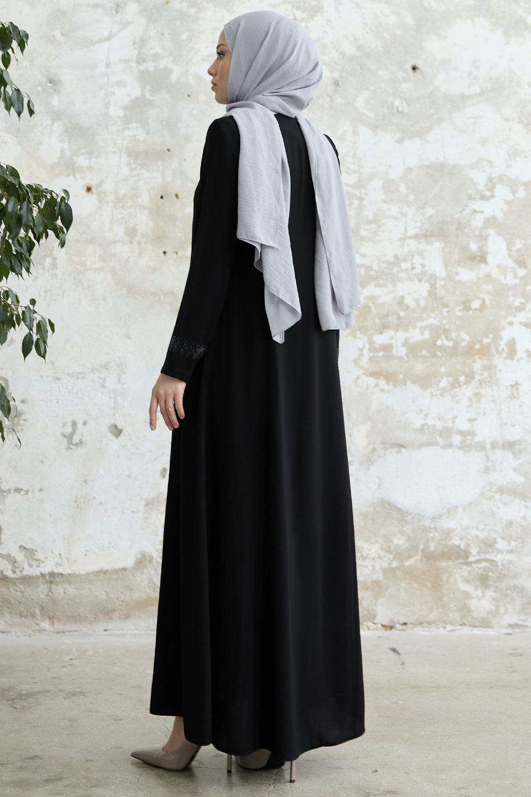 MDS Women Stone-embellished Abaya with Collar and Sleeves - Black - Varash