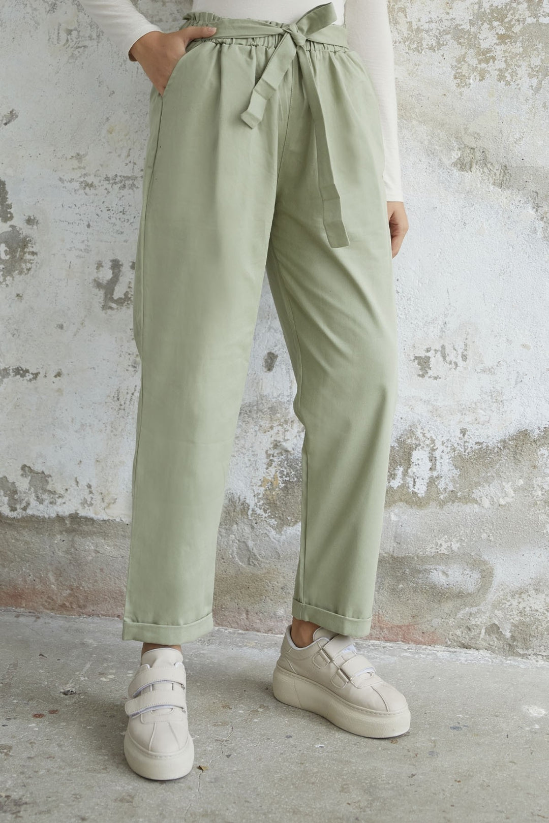 MDS Women Norisa Belted Gabardine Carrot Pants - Chartreuse Green - Lamía