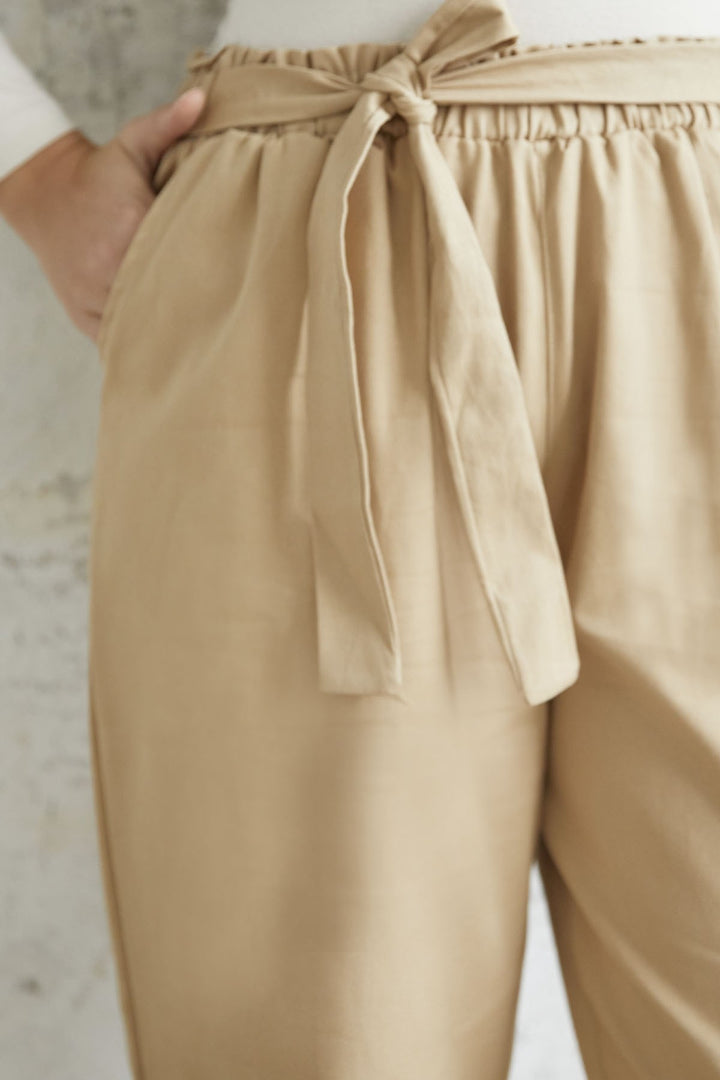 MDS Women Norisa Belted Gabardine Carrot Pants - Beige - Old Bridge