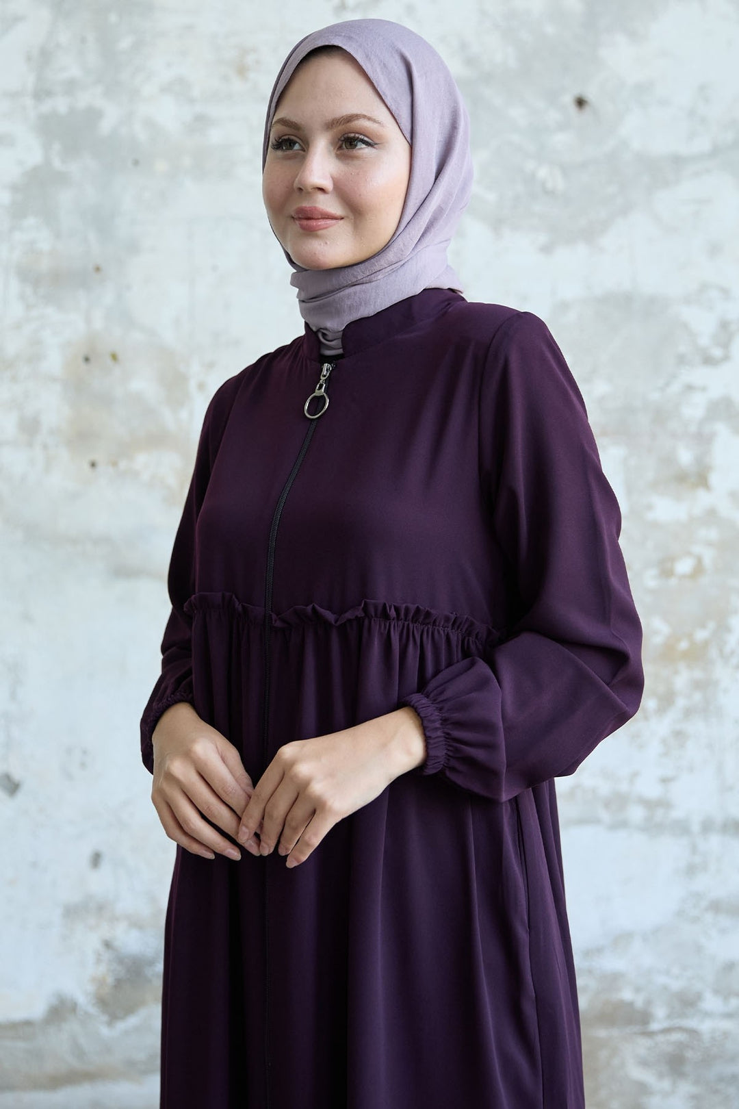 MDS عباية نسائية بتفاصيل شرابة خلفية باللون البنفسجي - مورغانتاون