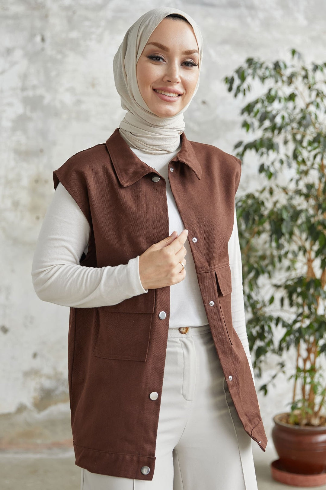MDS Women Cover Pocket Gabardine Vest - Bitter Coffee - Novovolynsk