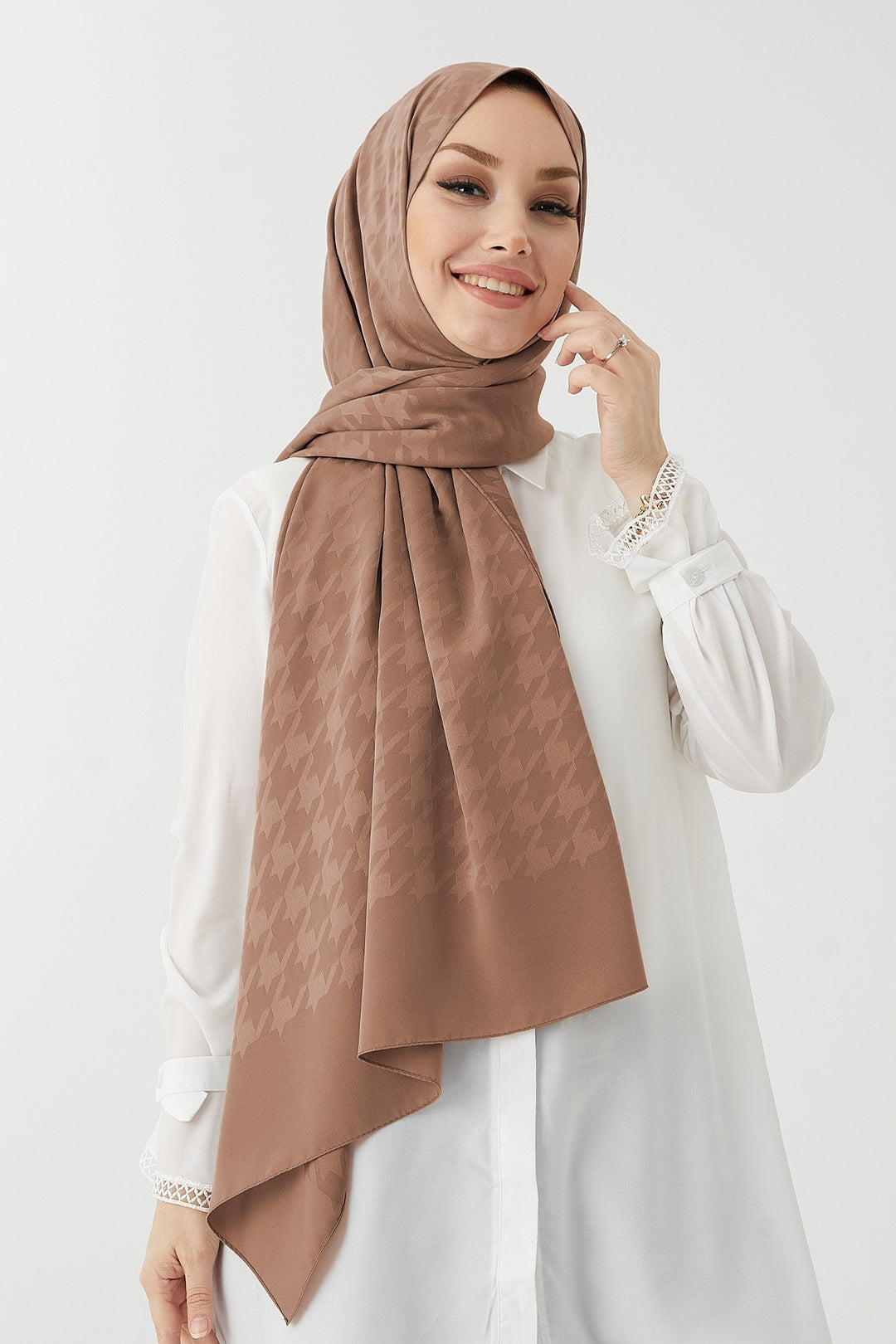 MDS Women Home Patterned Silky Jacquard Shawl - Milky Coffee - Udine