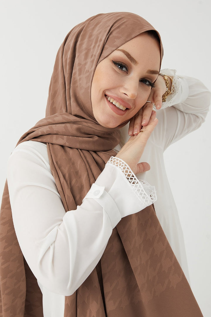 MDS Women Home Patterned Silky Jacquard Shawl - Milky Coffee - Udine