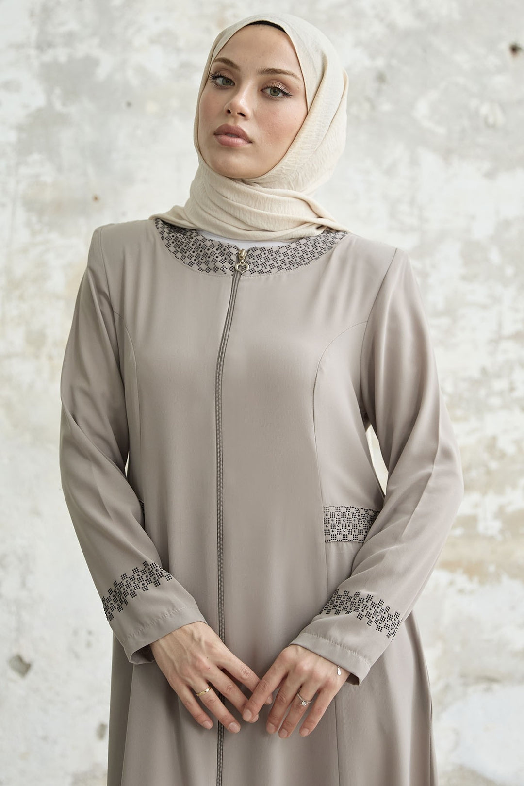 MDS Women Stone-embellished Abaya with Collar and Sleeves - Beige - Vélez-Málaga