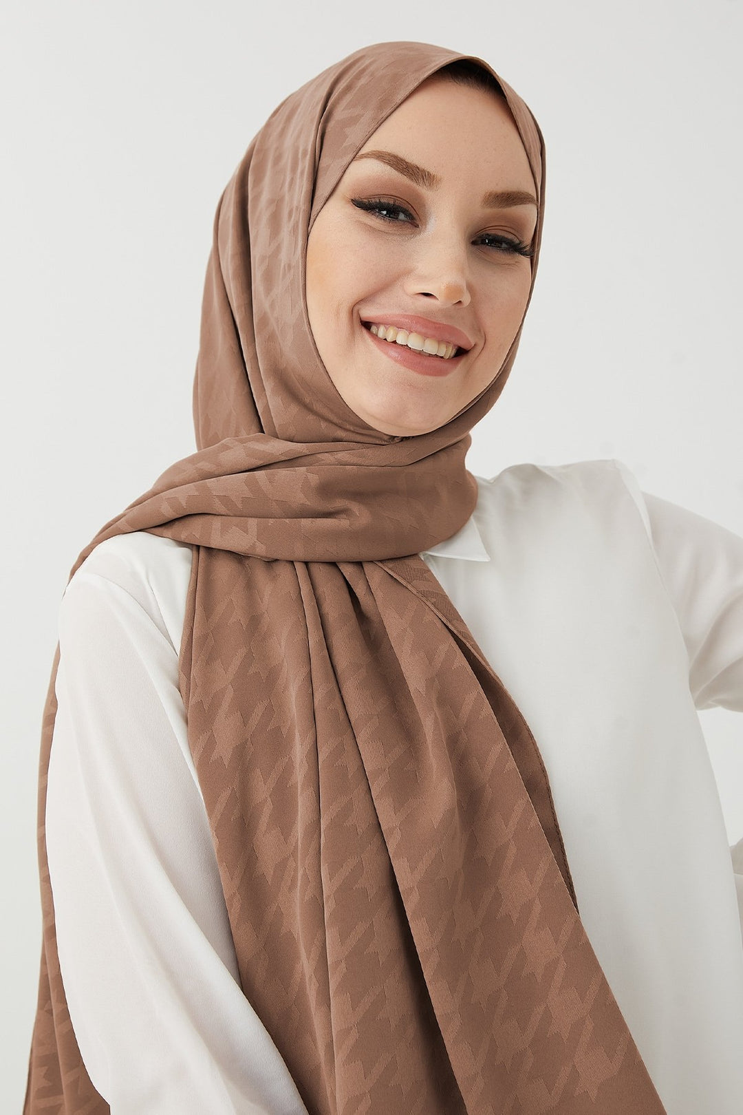 MDS Women Home Patterned Silky Jacquard Shawl - Milky Coffee - Udine