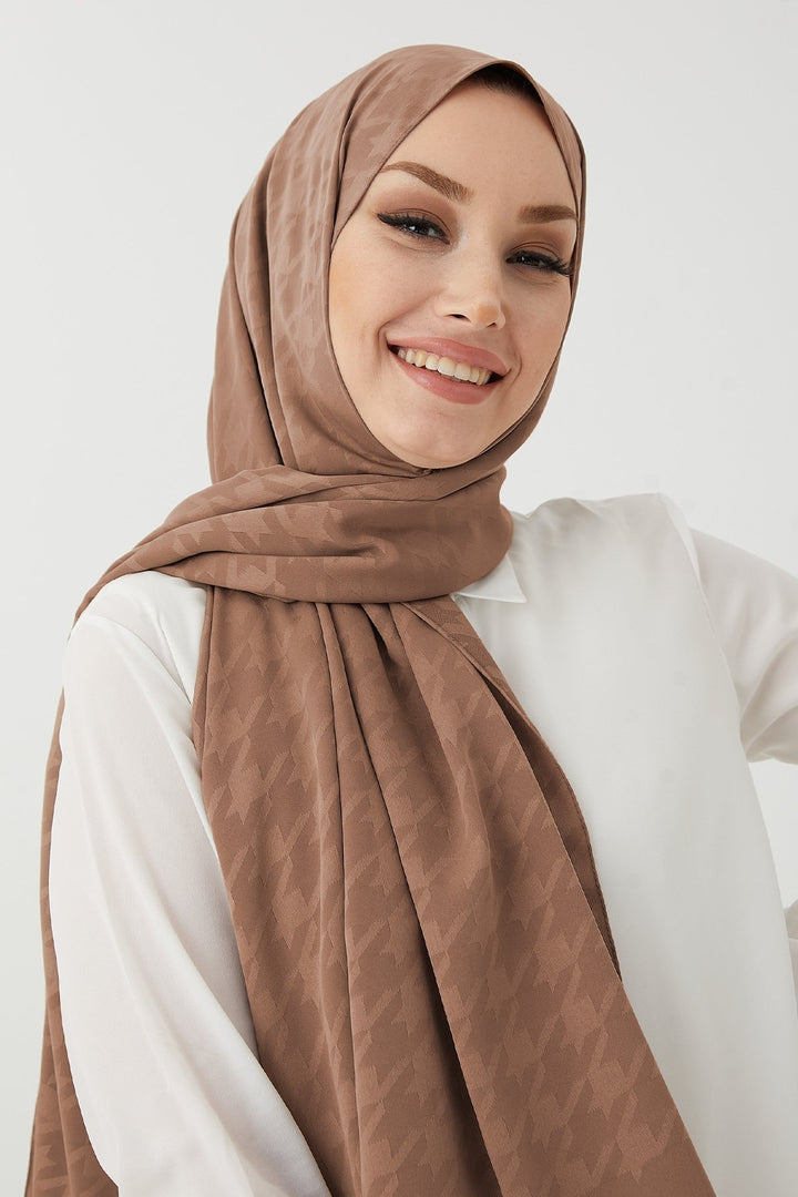 MDS Women Home Patterned Silky Jacquard Shawl - Milky Coffee - Udine