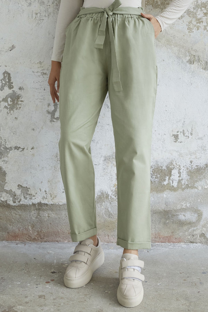 MDS Women Norisa Belted Gabardine Carrot Pants - Chartreuse Green - Lamía