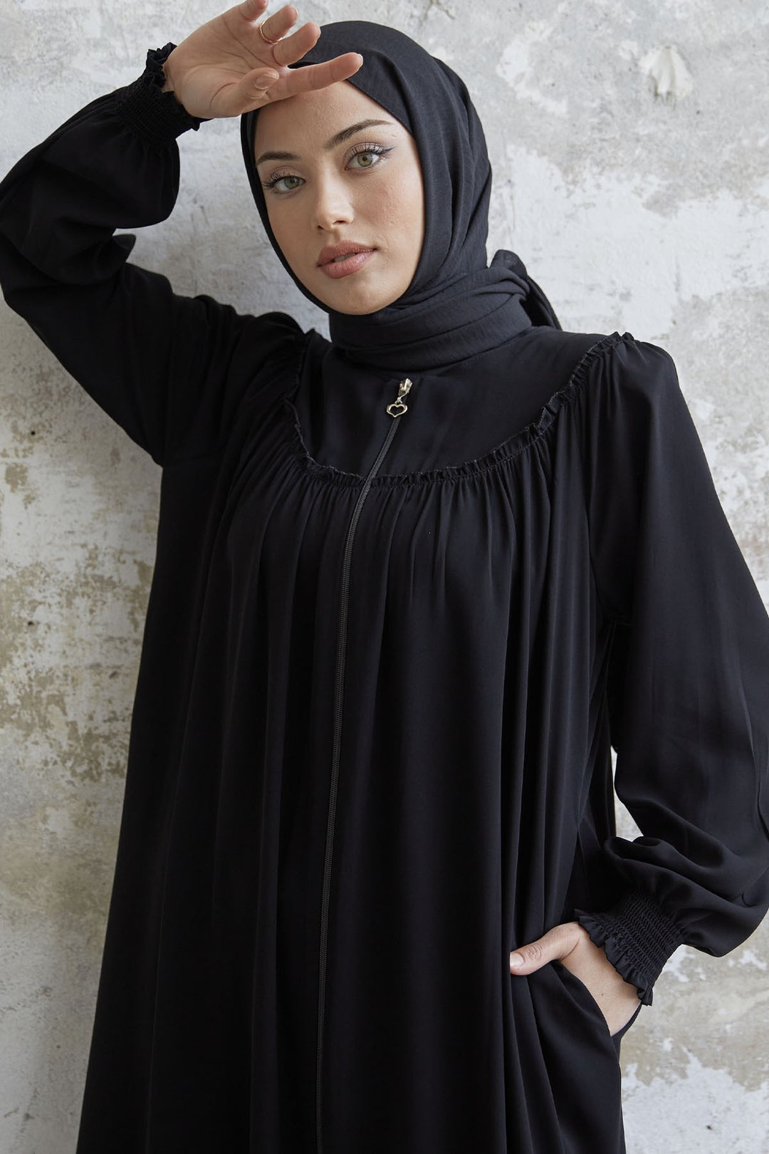 MDS Women Sleeve Tip Ruffled Abaya - Black - San Felipe del Progreso