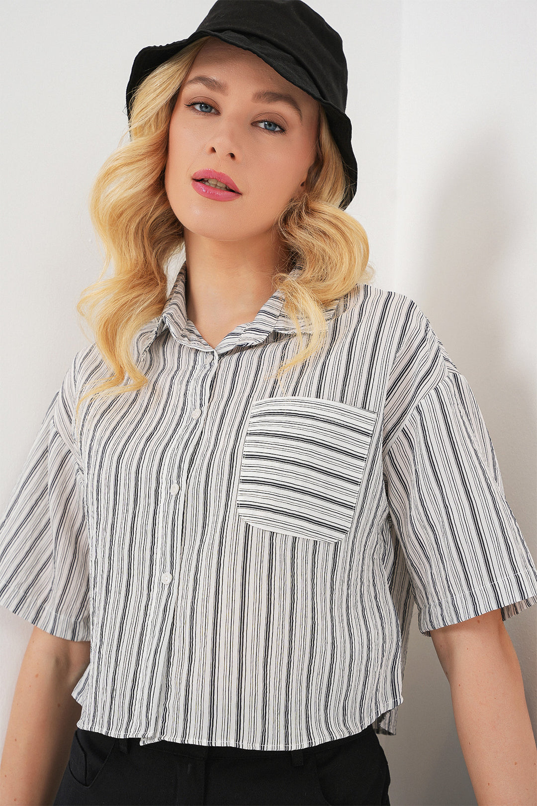 BGD Women Women's Striped Crop Top 20342 - Black - Maladzyechna