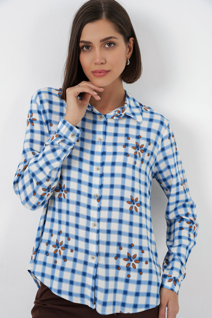 BGD Women Kadın Desenli Oversize Viskon Gömlek 20371 - Mavi - Kendall West