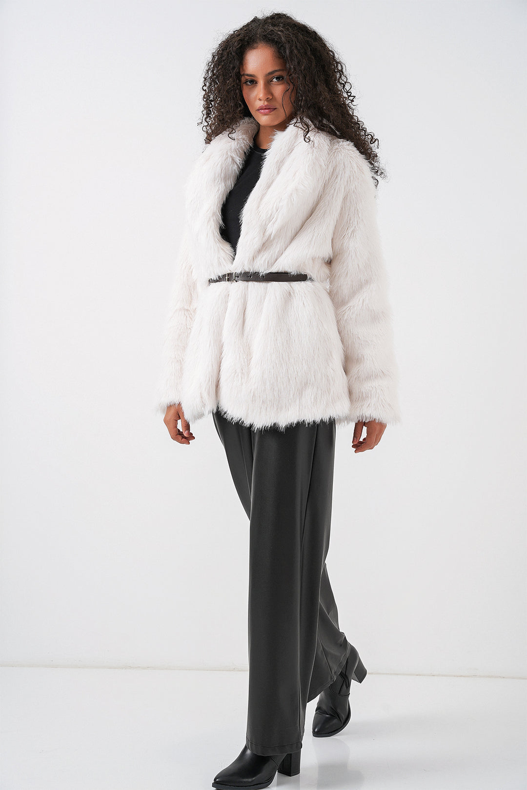 BGD Women Kadın Kemerli Oversize Kürklü Kaban 9156 - Beyaz - Cihuatlán