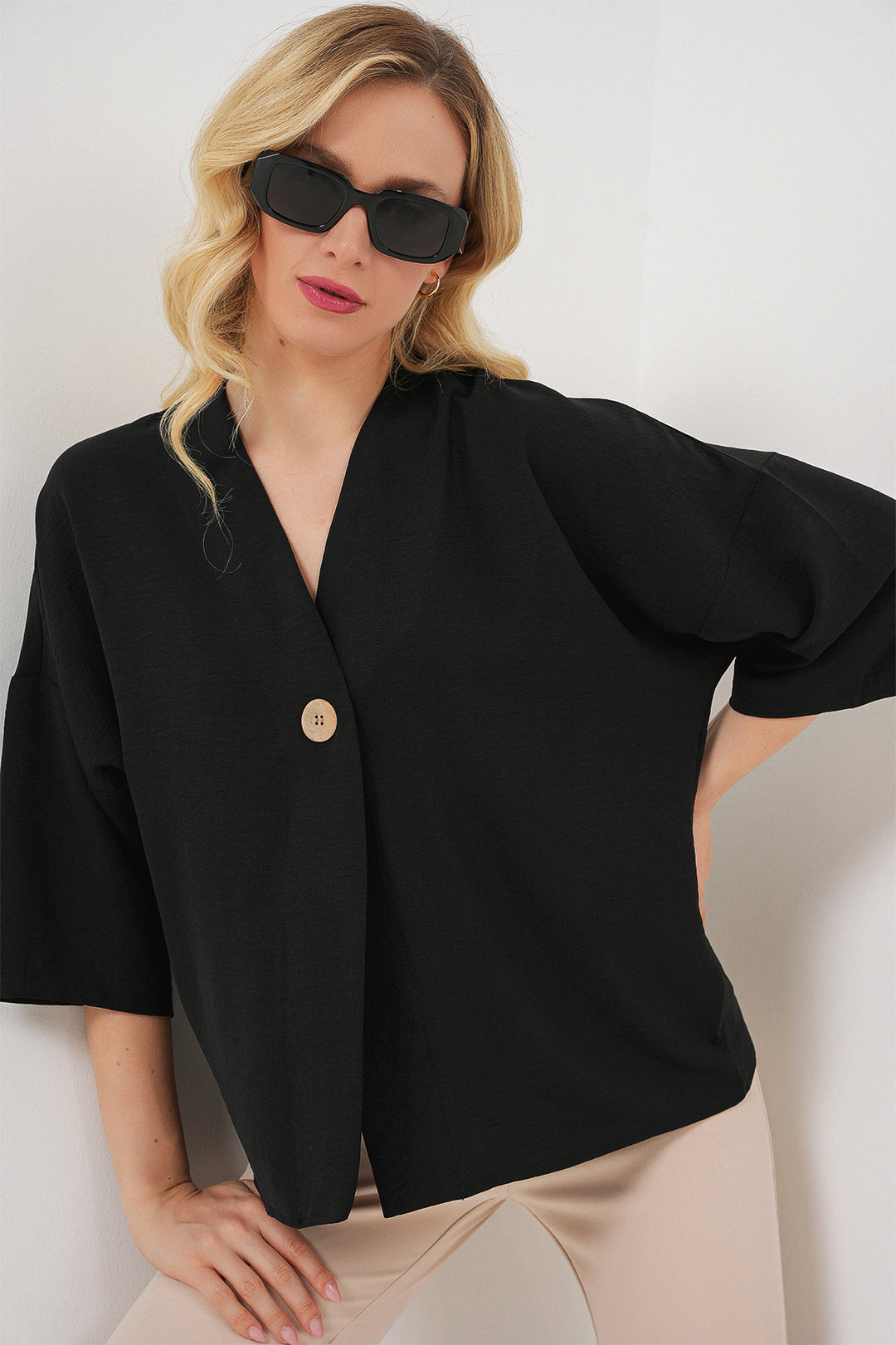 BGD Women Woman Short Sleeve Oversize Kimono 5969 - Black - Sarasota