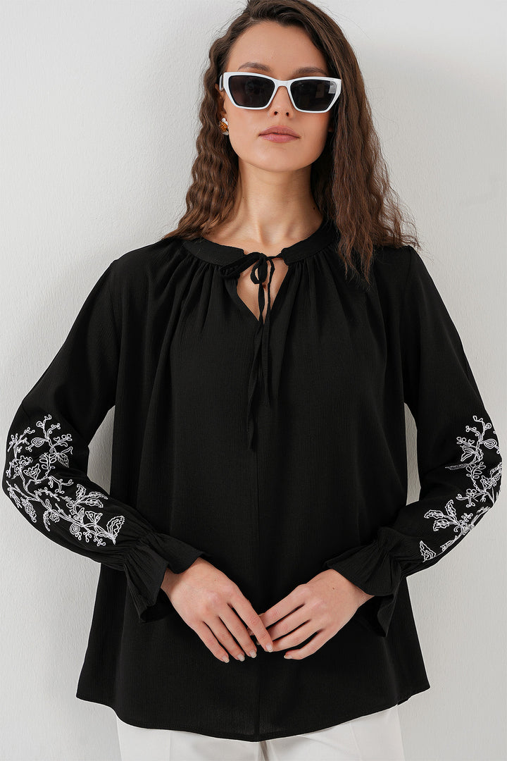 BGD Women Woman Embroidered Knit Blouse 941 - Black - Thérmi