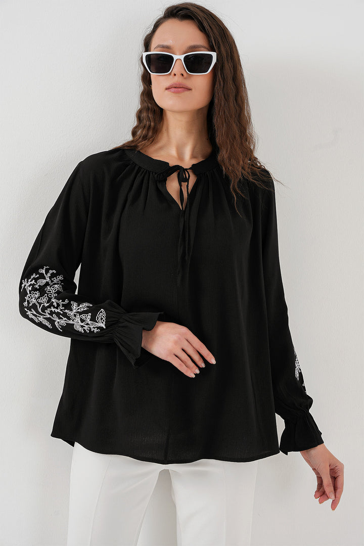 BGD Women Woman Embroidered Knit Blouse 941 - Black - Thérmi
