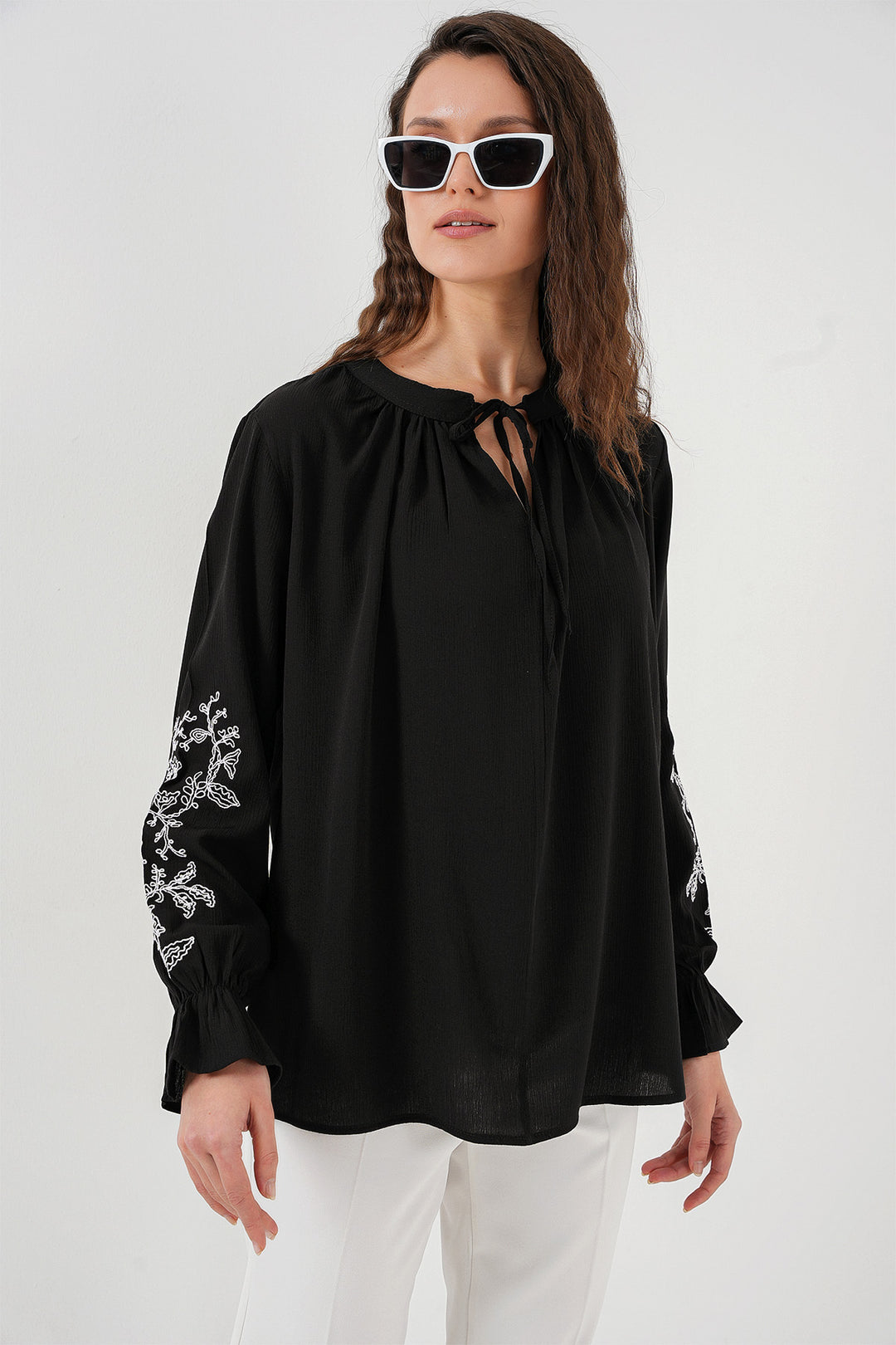 BGD Women Woman Embroidered Knit Blouse 941 - Black - Thérmi