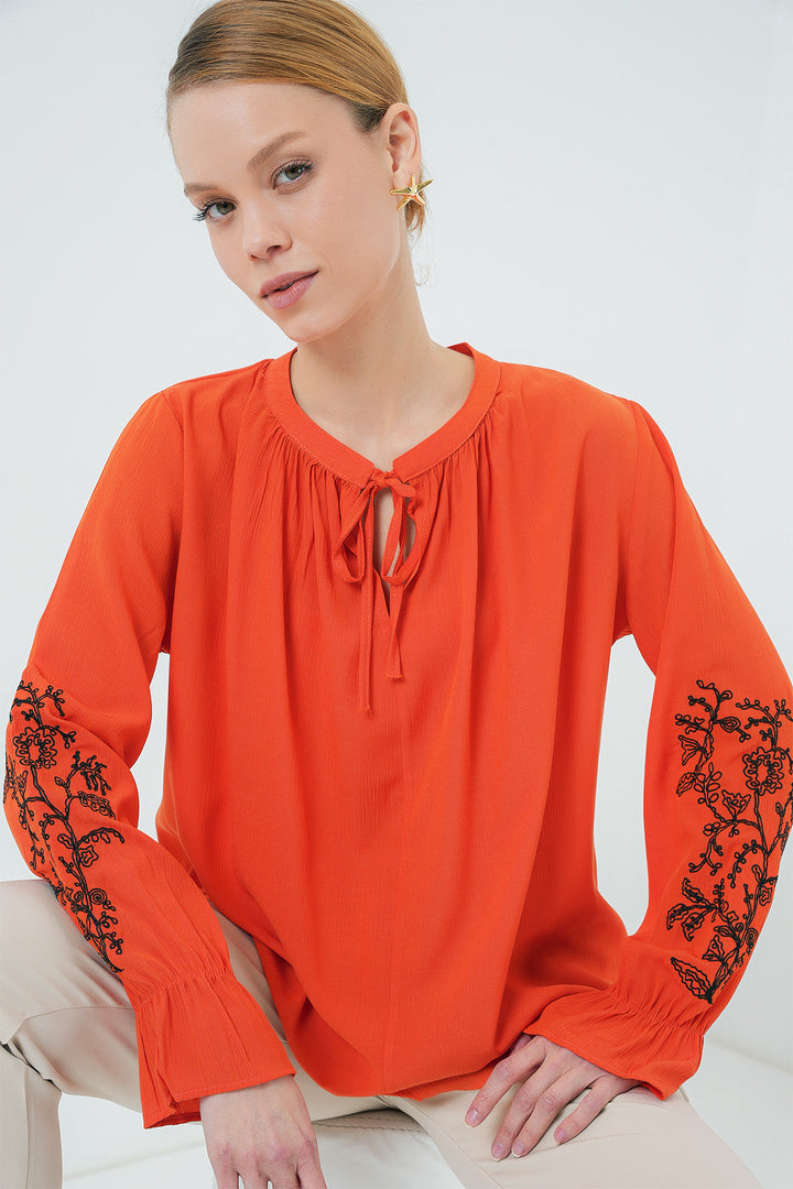 BGD Women Woman Embroidered Knit Blouse 941 - Orange - Vergína
