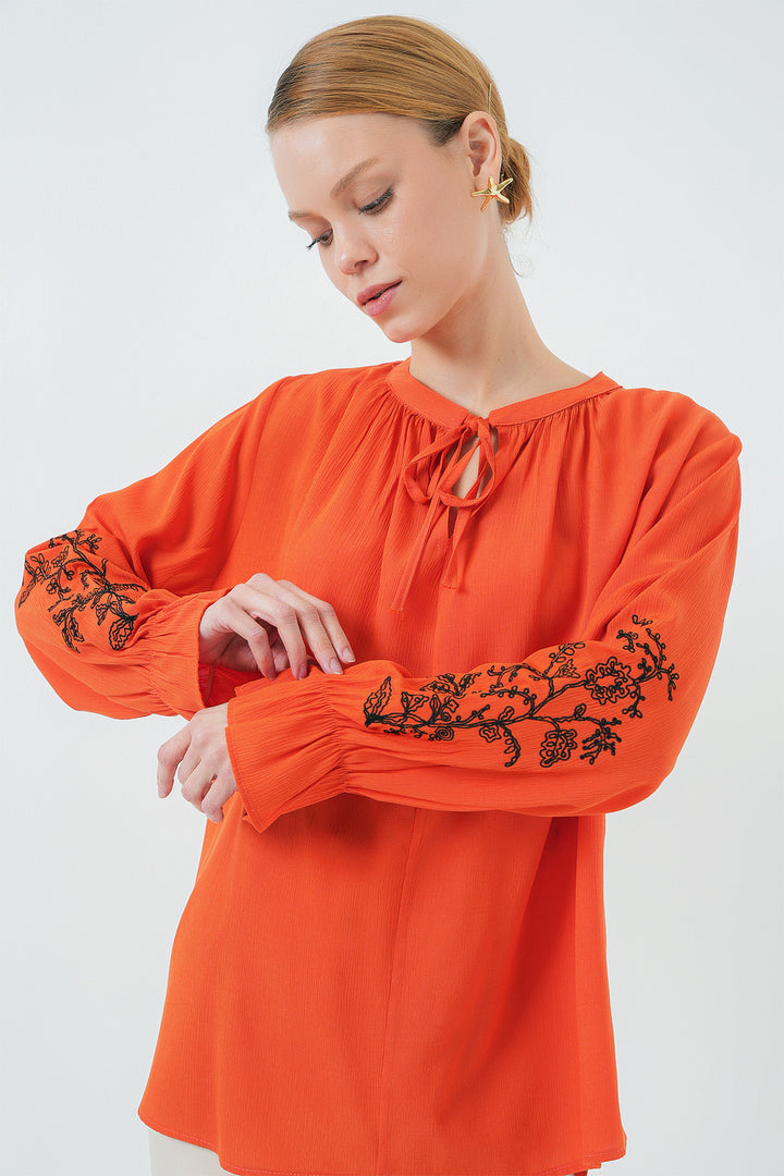 BGD Women Woman Embroidered Knit Blouse 941 - Orange - Vergína
