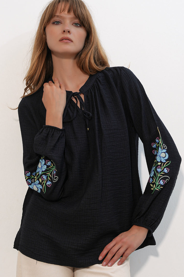 BGD Women Kadın Nakışlı Oversize Bluz 1000 - Siyah - Wallsend