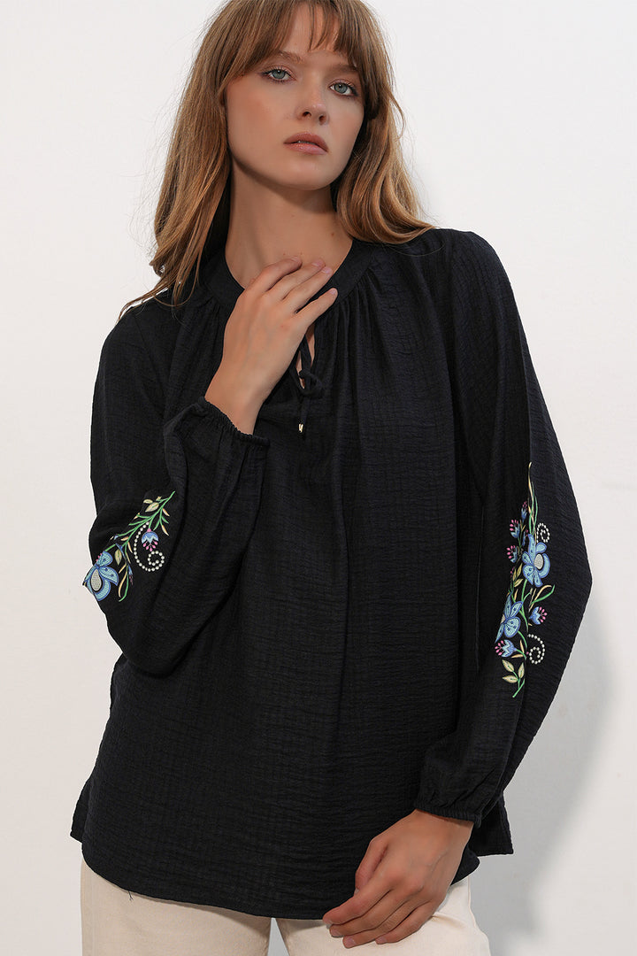 BGD Women Kadın Nakışlı Oversize Bluz 1000 - Siyah - Wallsend